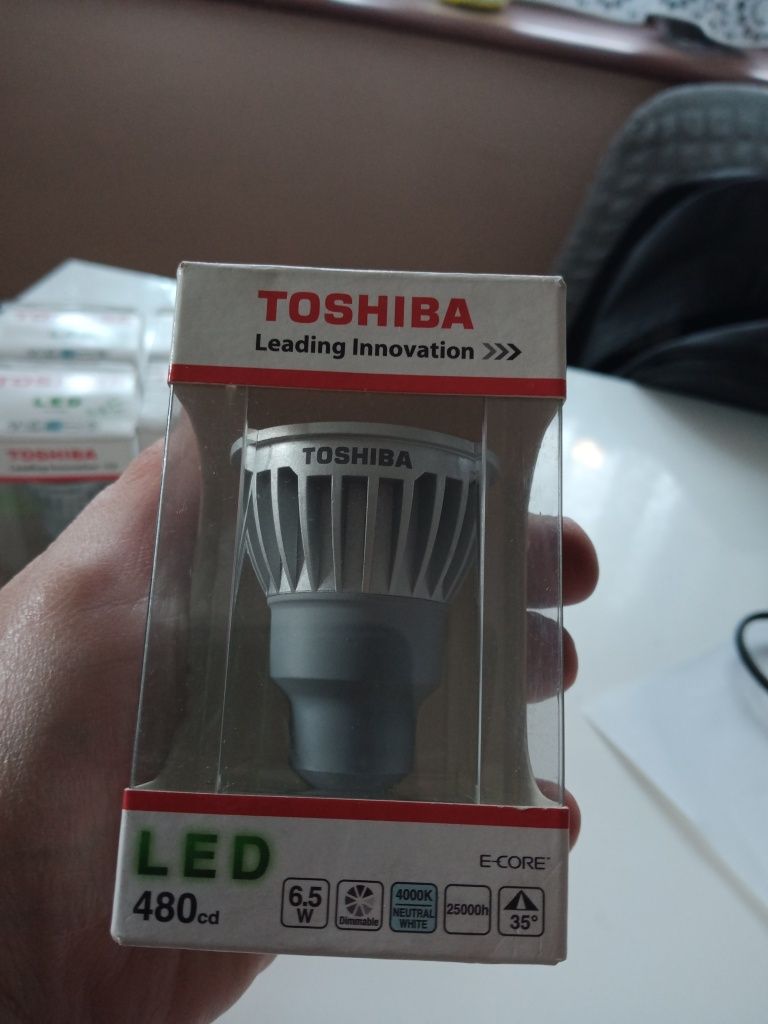 Żarówki żarówka Toshiba LED 6,5W Nowe
