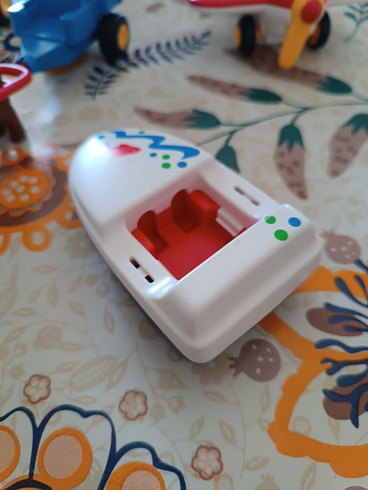 Playmobil 1.2.3. 
Autocarro 3€
Carroça 2€
Moto quatro 2€
Avião 2€
Mota