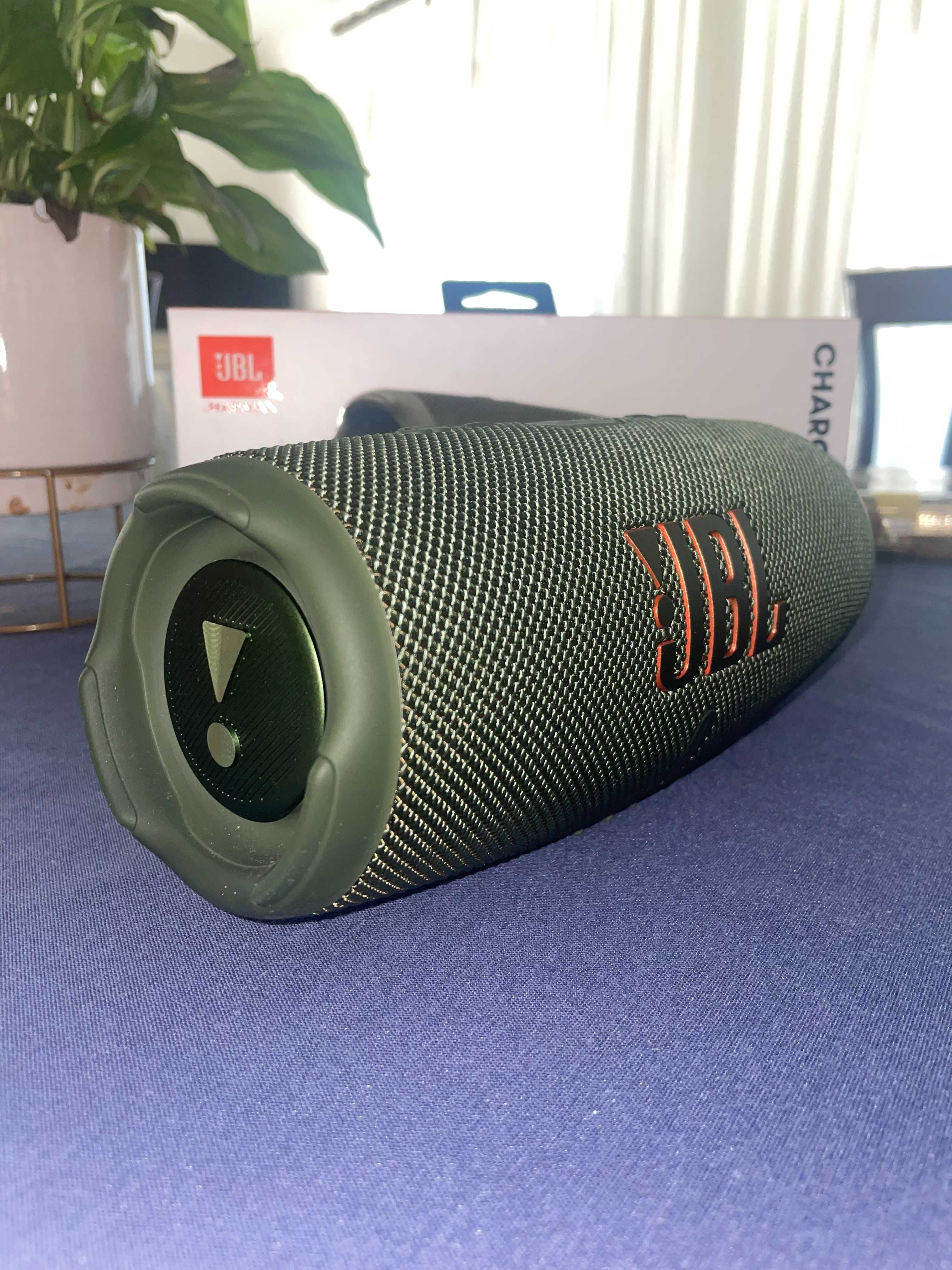 JBL Charge 5 - Verde tropa - 2 anos de garantia