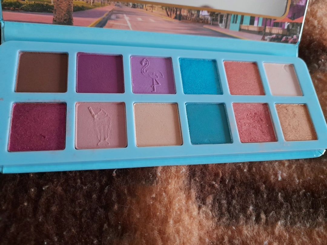 Essence Welcome to Miami -Paleta de sombras