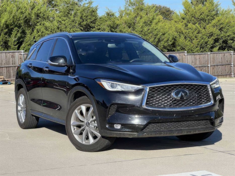 Infiniti QX50 Luxe      2022