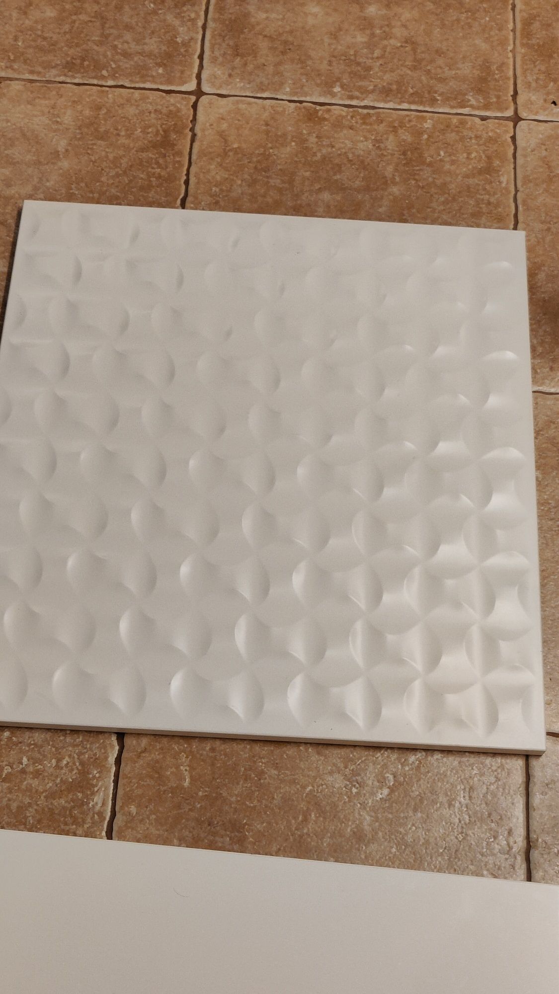 Portas, gavetas e estantes Bësta do IKEA.