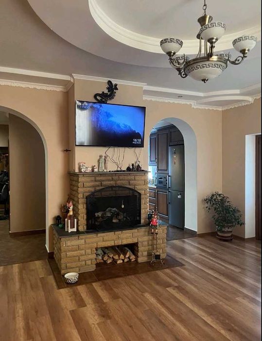 Будинок з виходом до рiчки