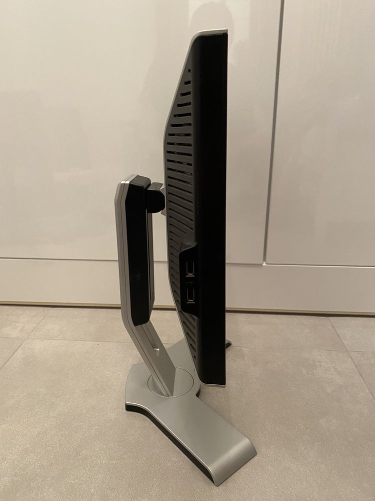 Monitor LCD Dell DELL 1708FPt 17” 1280x1024 Pivot/4xUSB/VGA/DVI