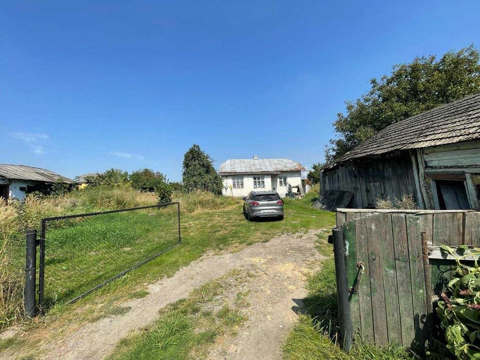Продаж будинку та 25 сотих землі в с. Чернів