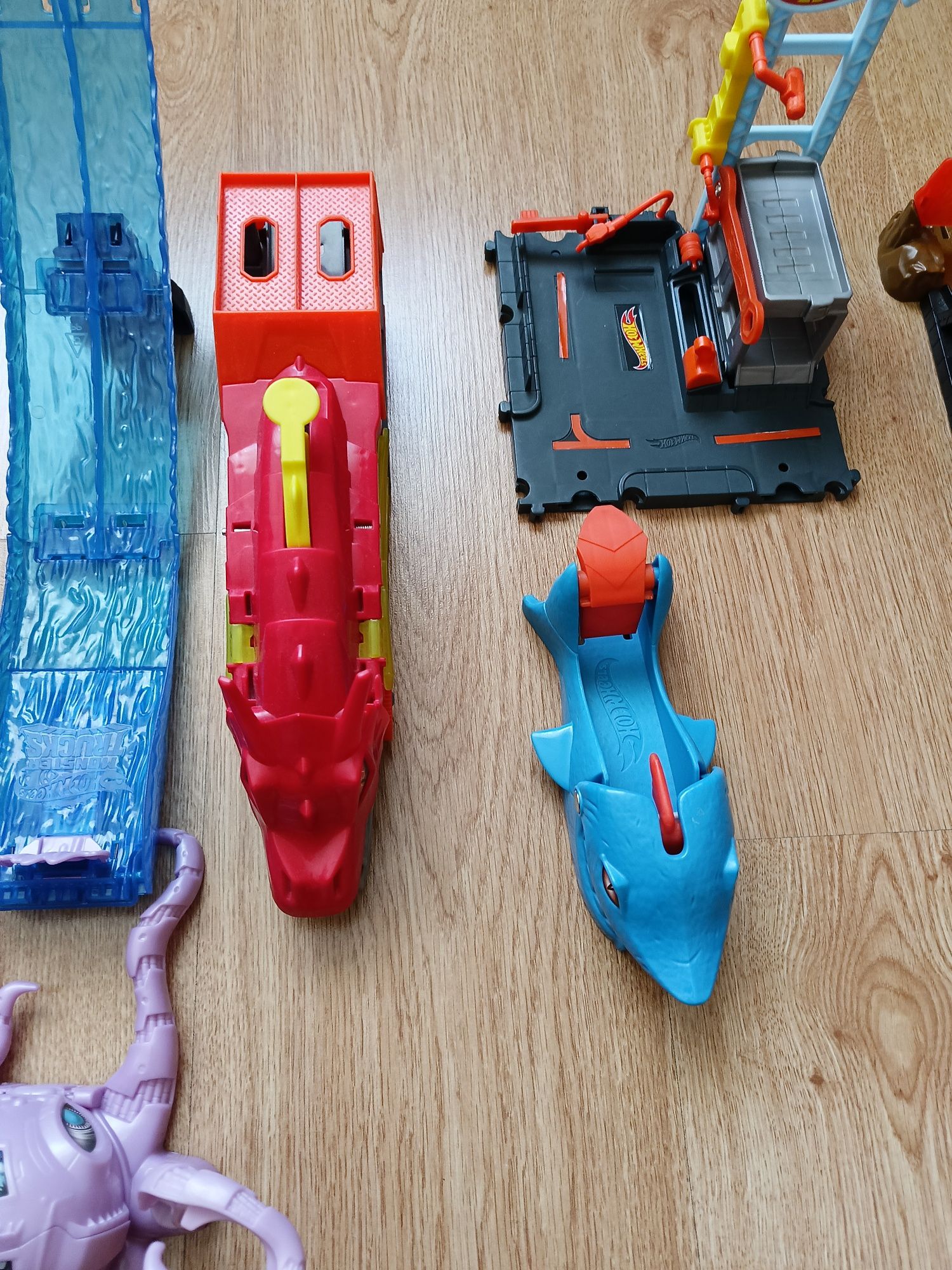 Zestaw komplet całość zjeżdżalnie hot wheels rampa wyrzutnie