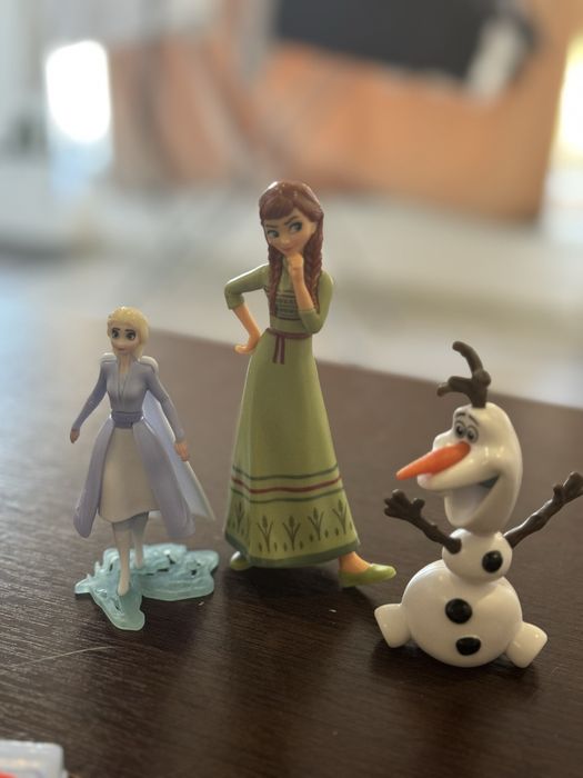 Kinder maxi кіндер максі фігурки frozen крижане серце