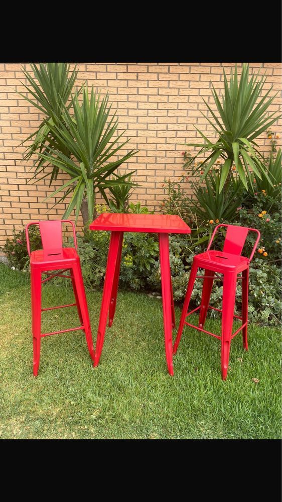 Cadeiras e mesa para jardim ou interior