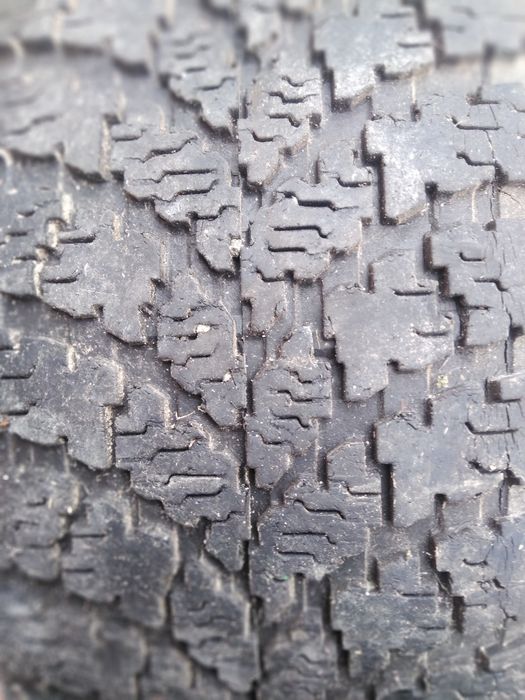 Продам одну шину 205×70×14