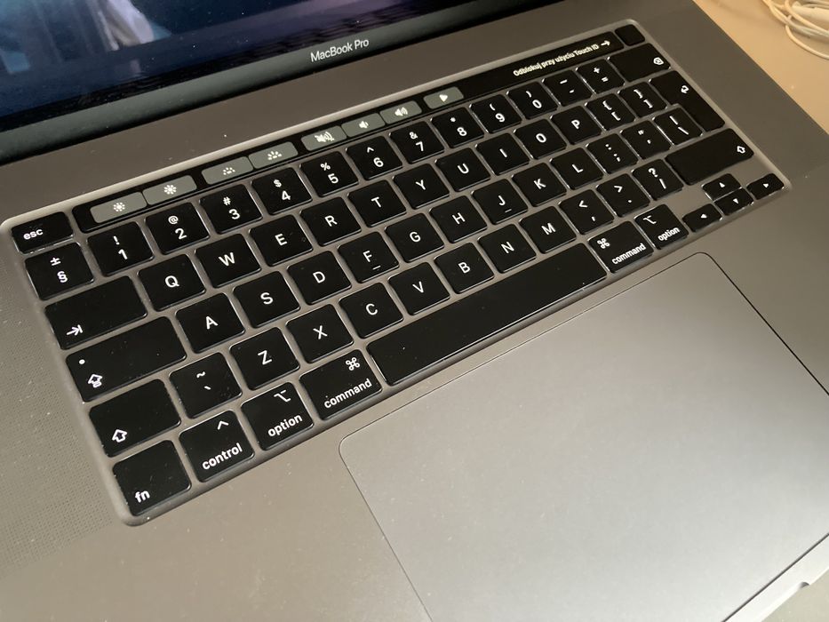 MacBook Pro 16 / i9 / 1TB /16GB Ram / AMD Radeon Pro 5500M 4GB