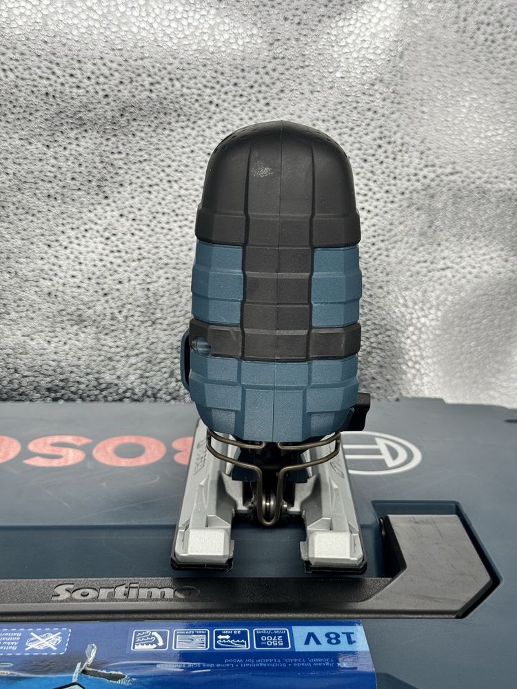 Аккумуляторный лобзик Bosch GST 18V-LI S