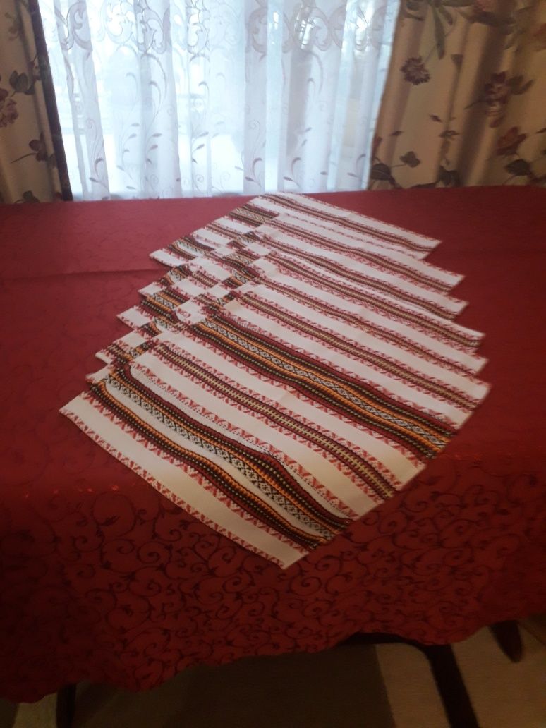 Скатертини, серветки