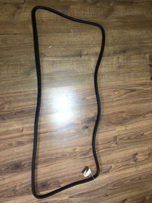 Резинка заднього скла Фольксваген Т3-Т2, резинка лобового скла Т3.