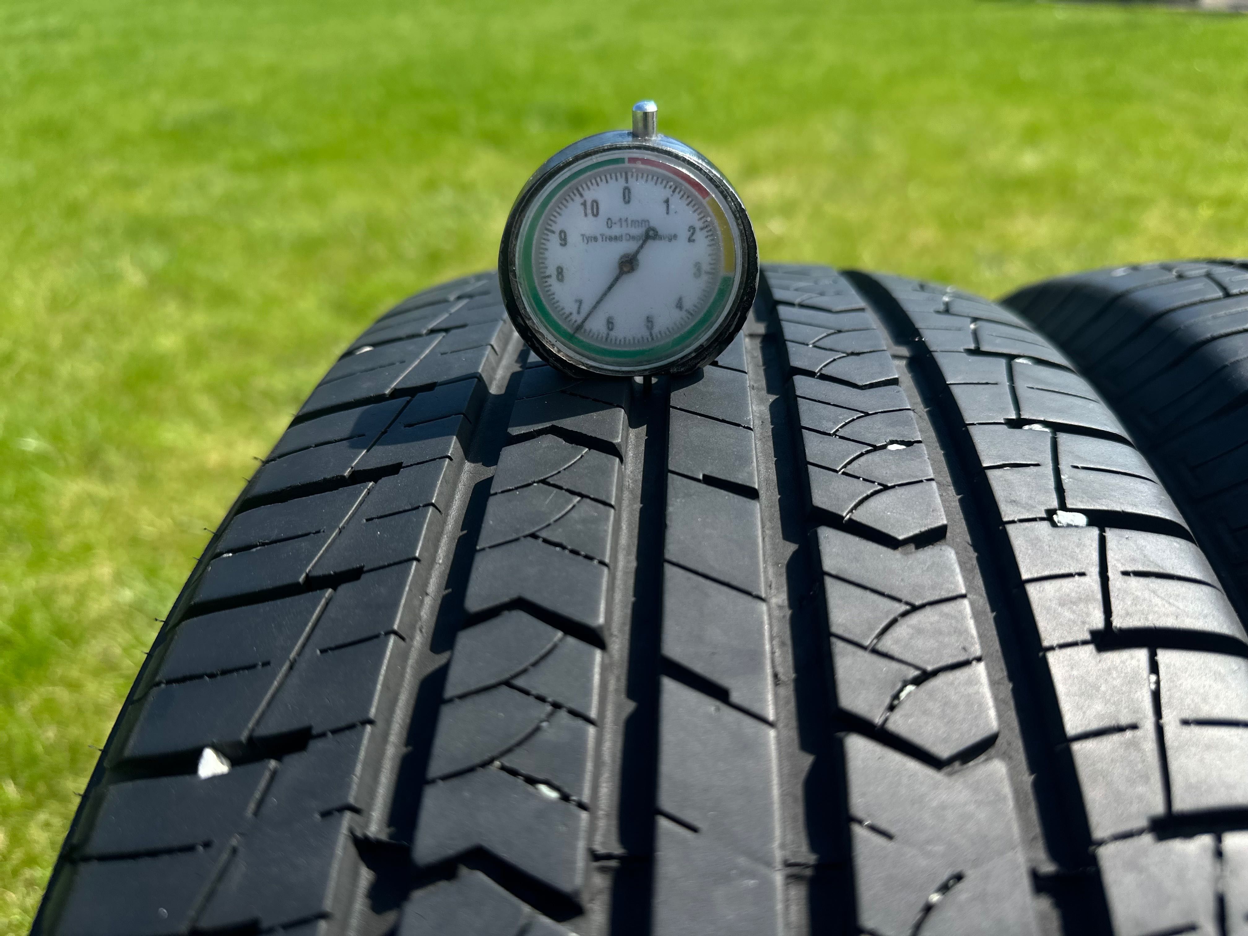 Літня резина 225 60 R17 22рік