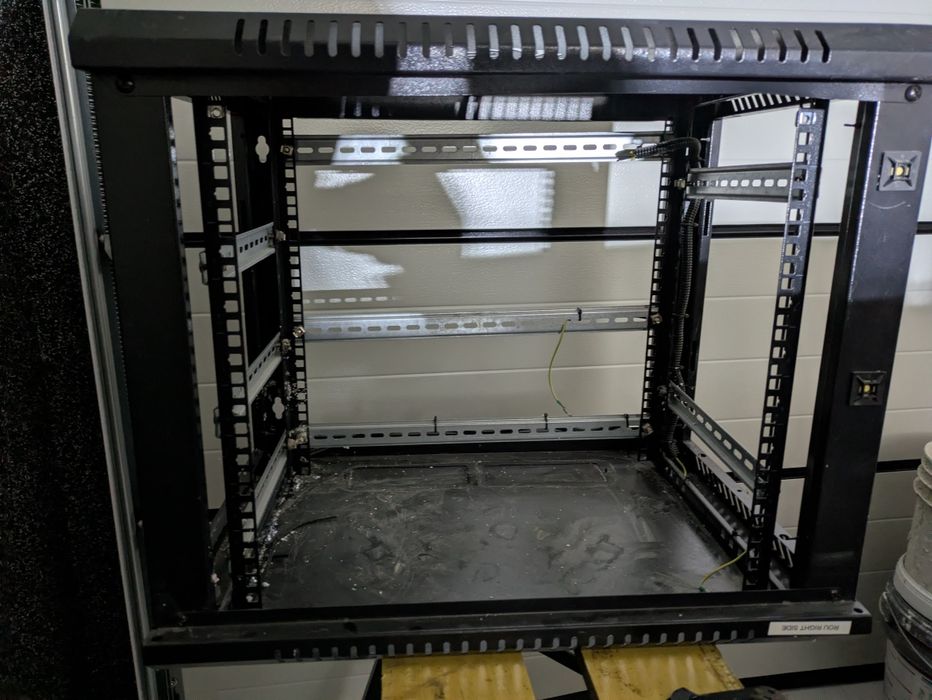Szafa rack 9U czarna goła