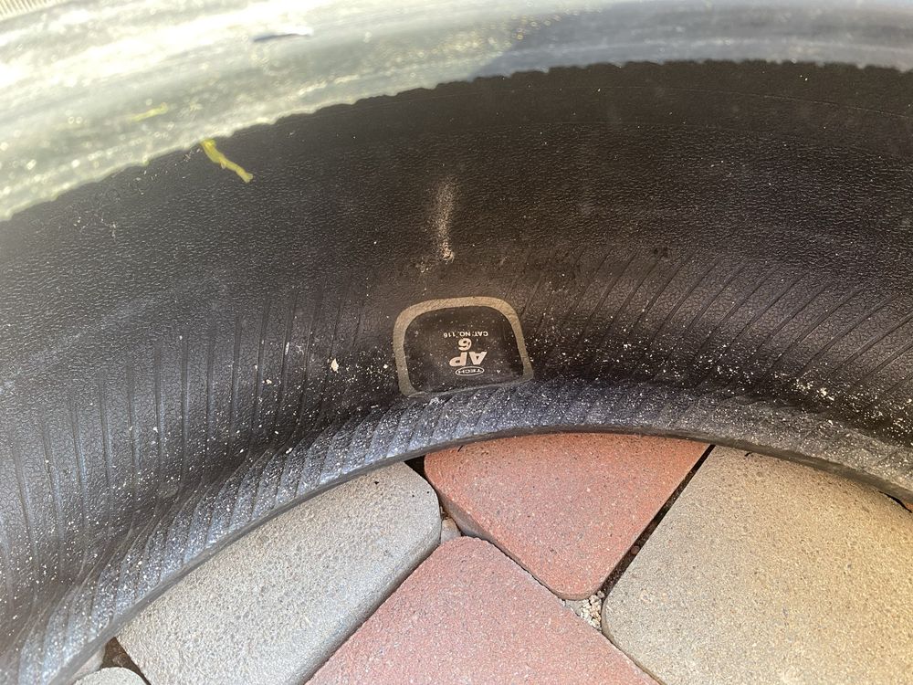 Продам комплект  шин 205/55 R16