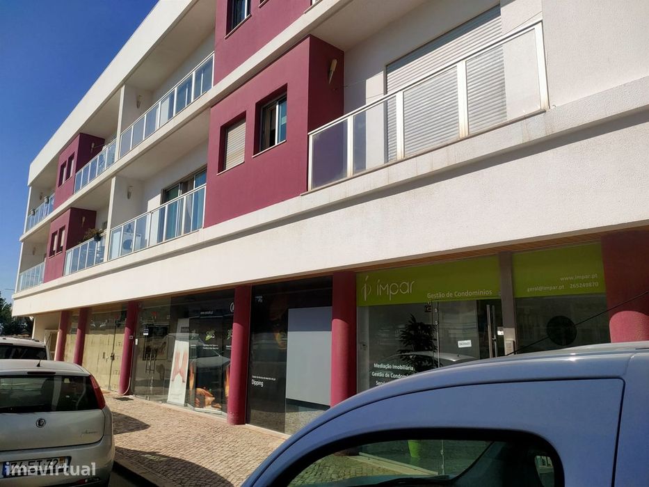 Loja com 166.12 m2 em Guia, Albufeira
