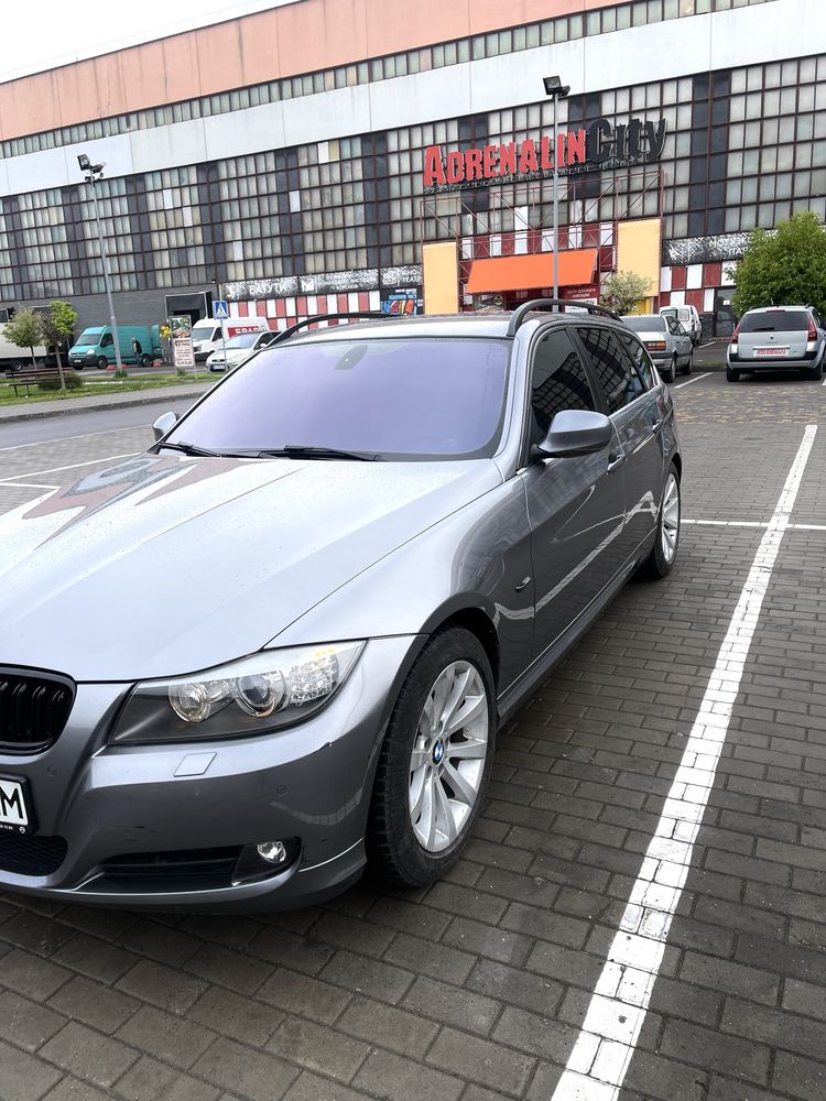 BMW 320 E91 2009 бензин