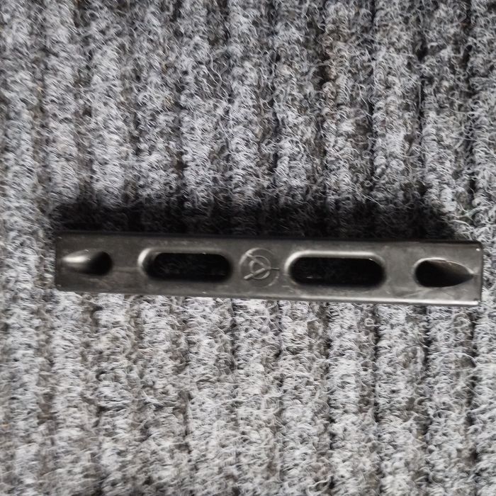 Изолятор пластиковый для кабеля растяжек антенны  ізолятор