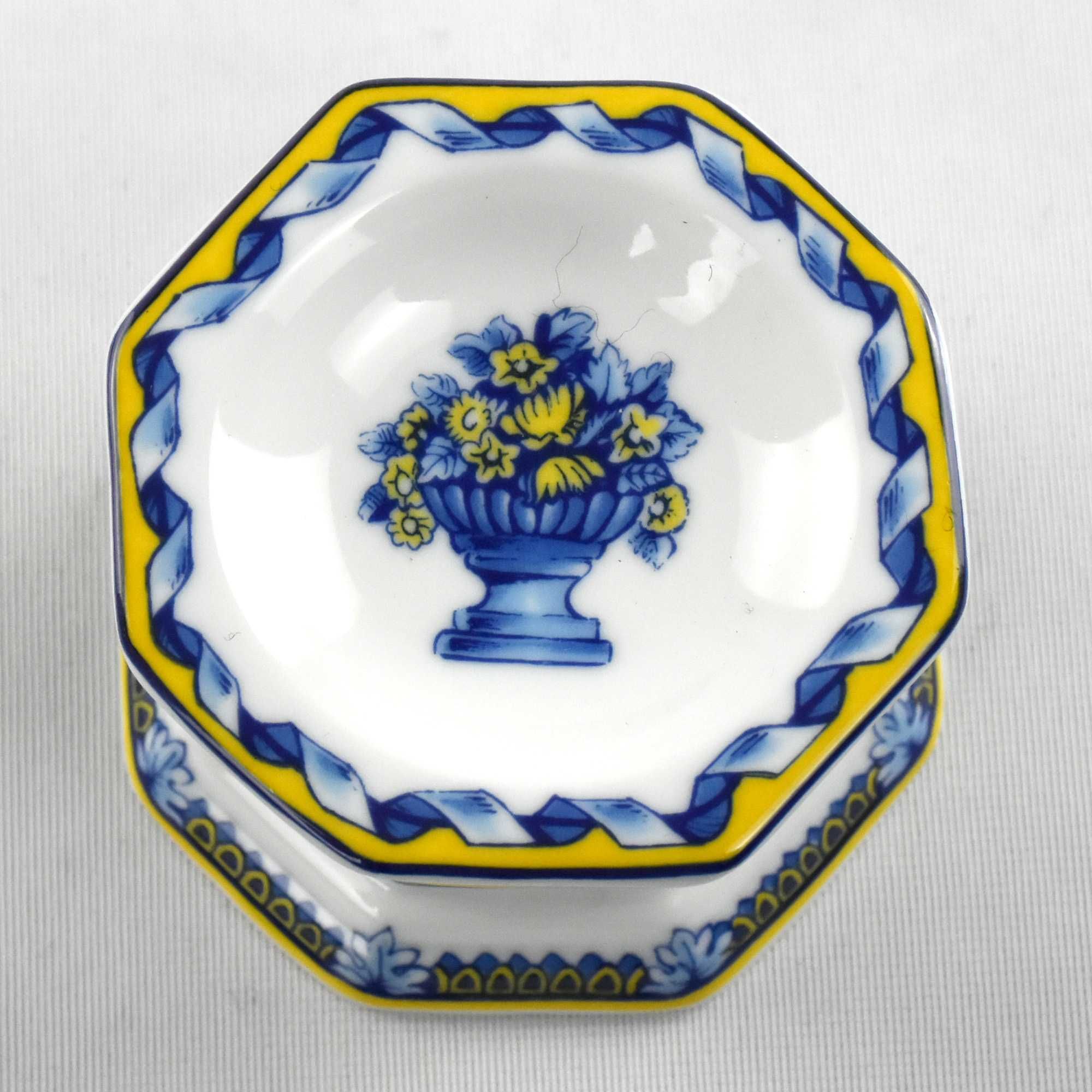 Saleiro oitavado em porcelana “O sal e a arte da Porcelana”