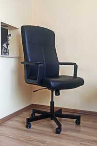 Fotel obrotowy Ikea Millberget - czarna skóra - jak nowy