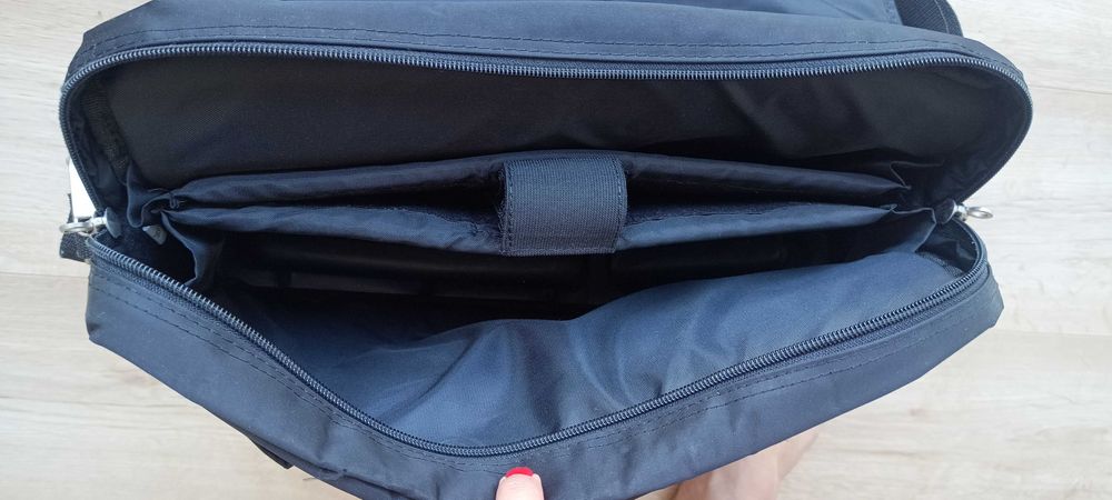Torba na laptop i dokumenty