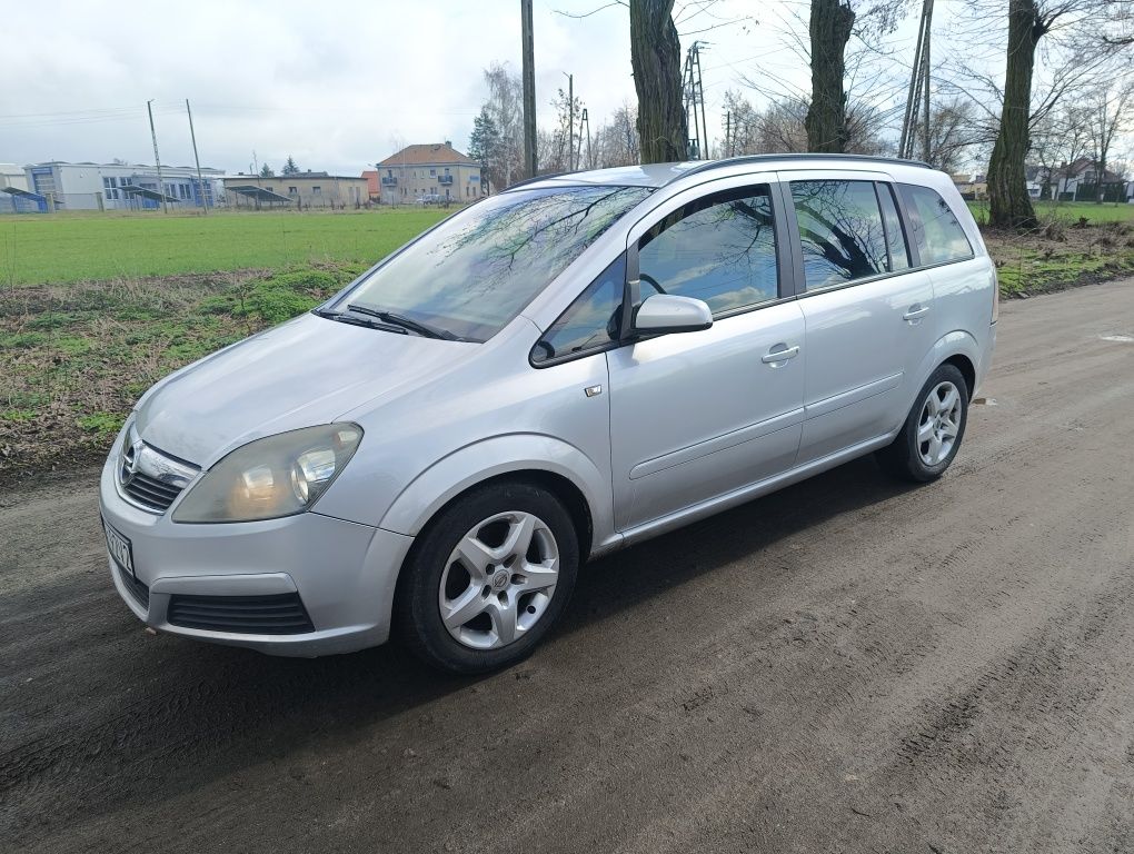 Opel Zafira B 1.9 siedem osób 2007 rok 250 tys przebiegu hak klima