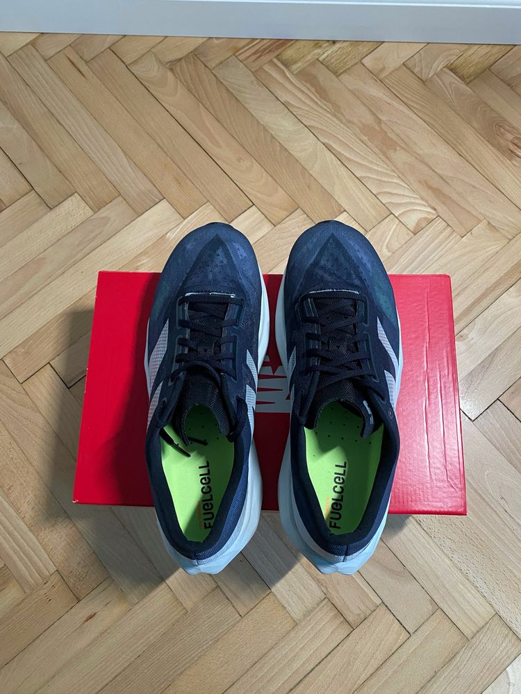 Бігові кроссівки New Balance FuelCell Rebel v4