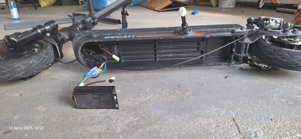 ducatti pro II evo hulajnoga elektryczna