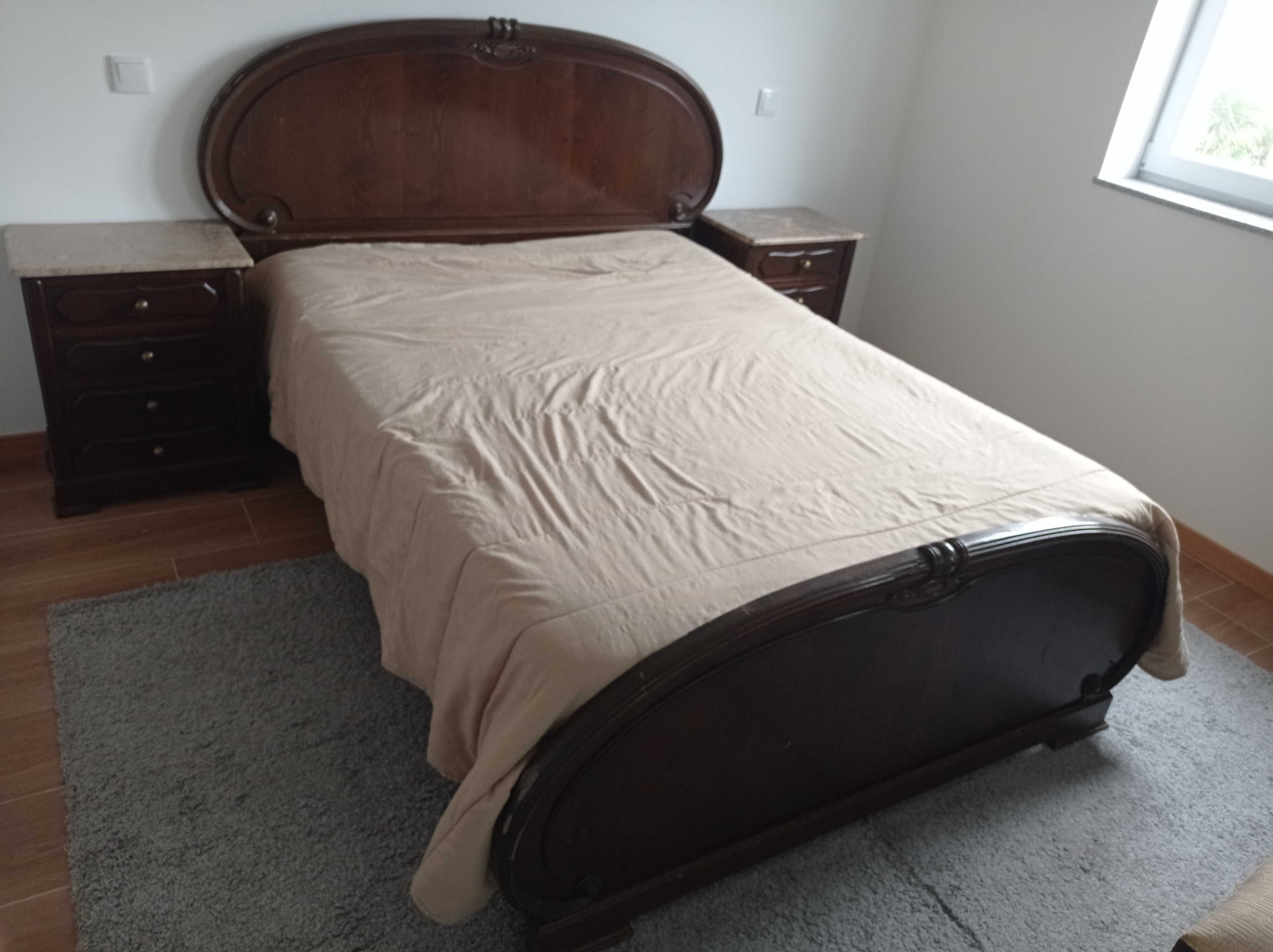 Mobília de quarto madeira maciça