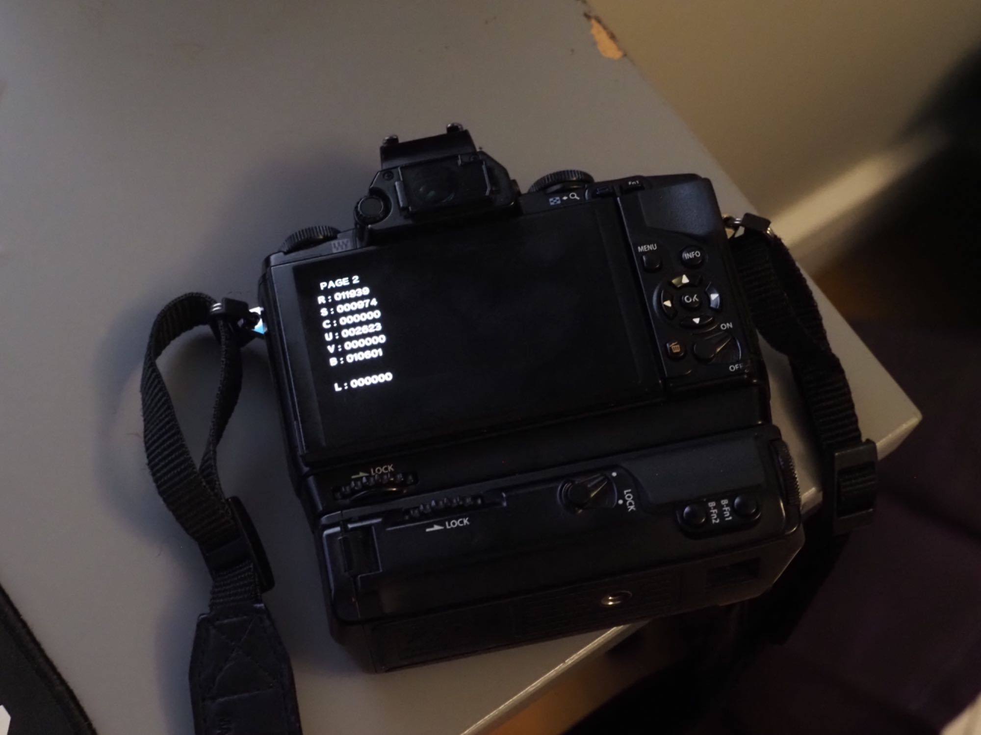 Olympus EM-5 mark I + grip HLD-6G + 4 baterie + lampa (11939 zdjęć)