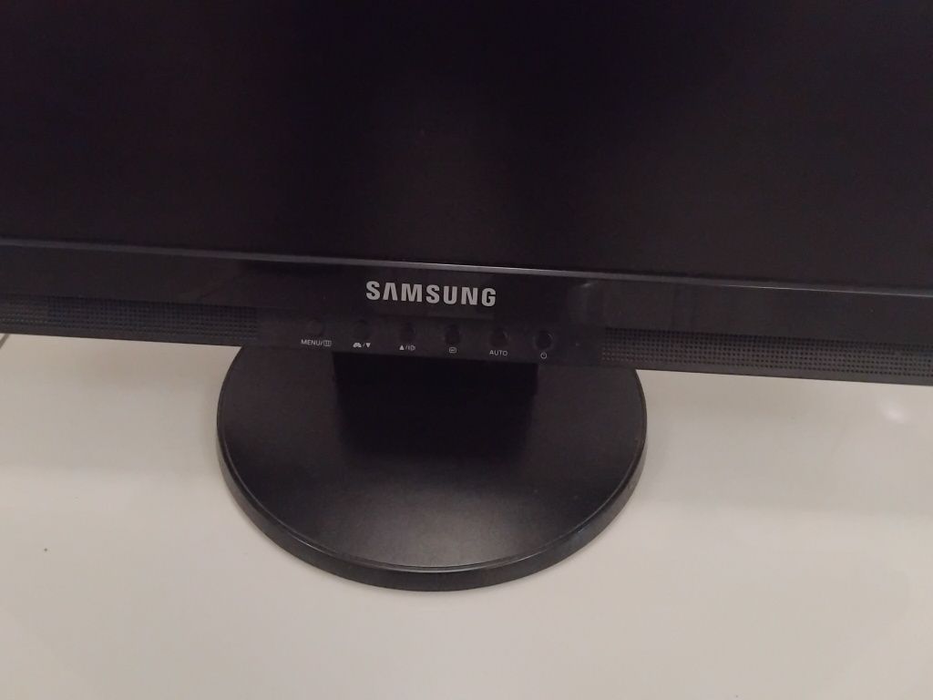 Монитор Samsung LS22W