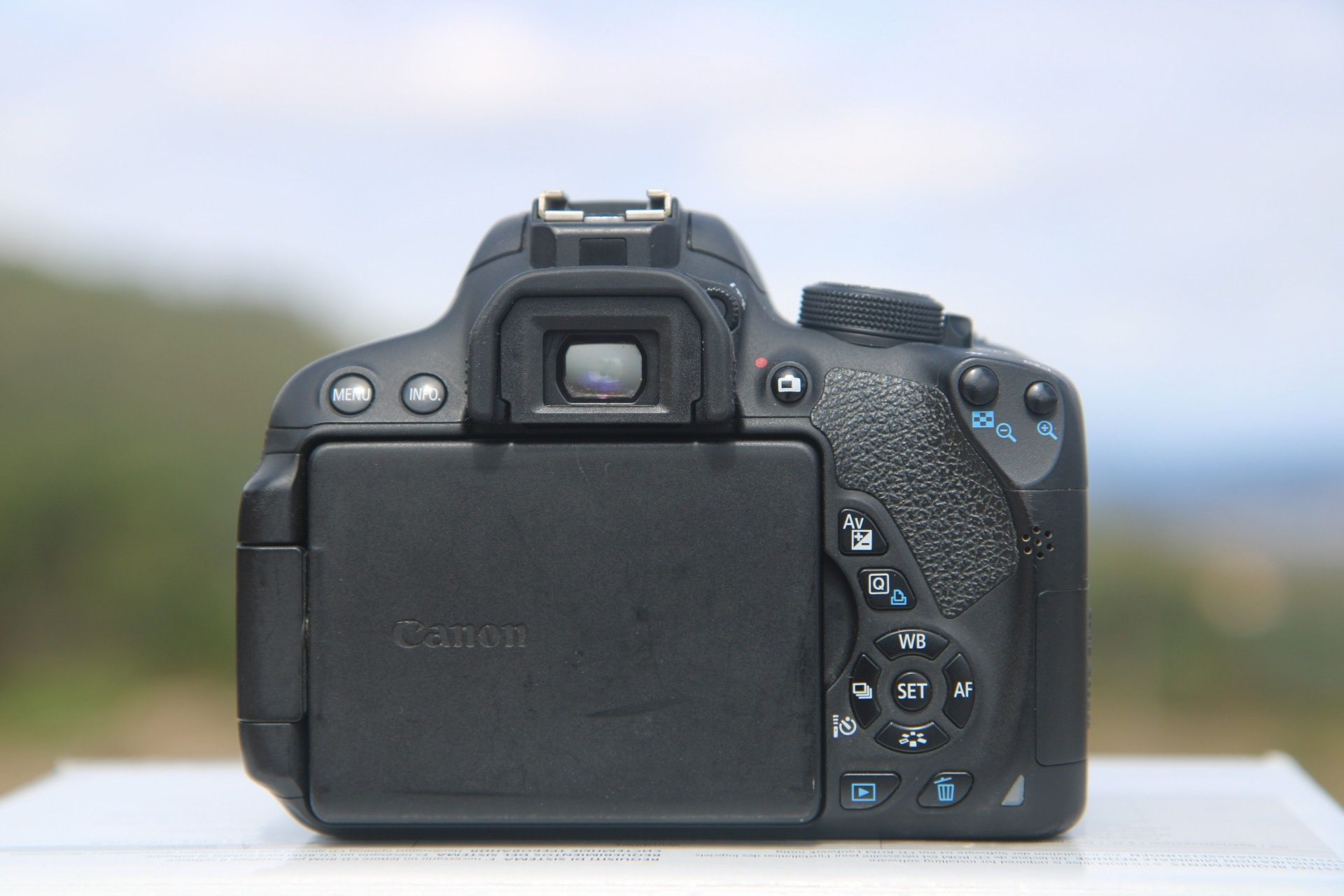 Canon EOS 700D + EFS 18-55mm STM