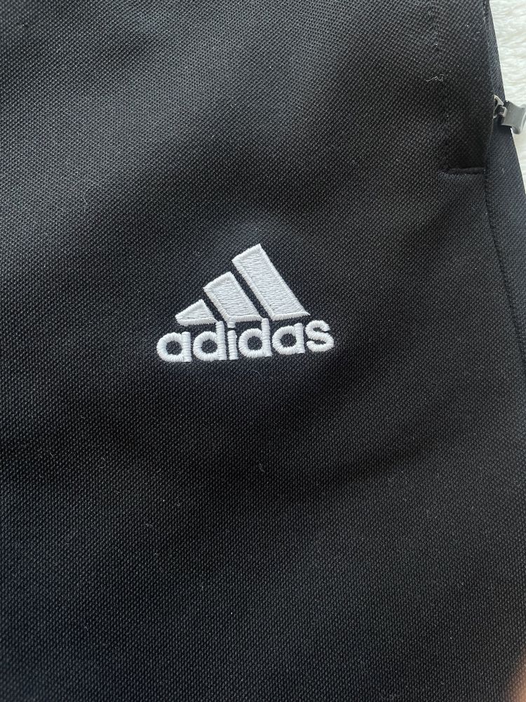 Czarne dresy adidas