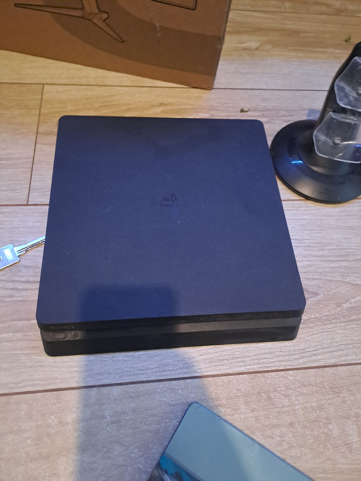 Ps4+3gry+2pady+stacja ładująca