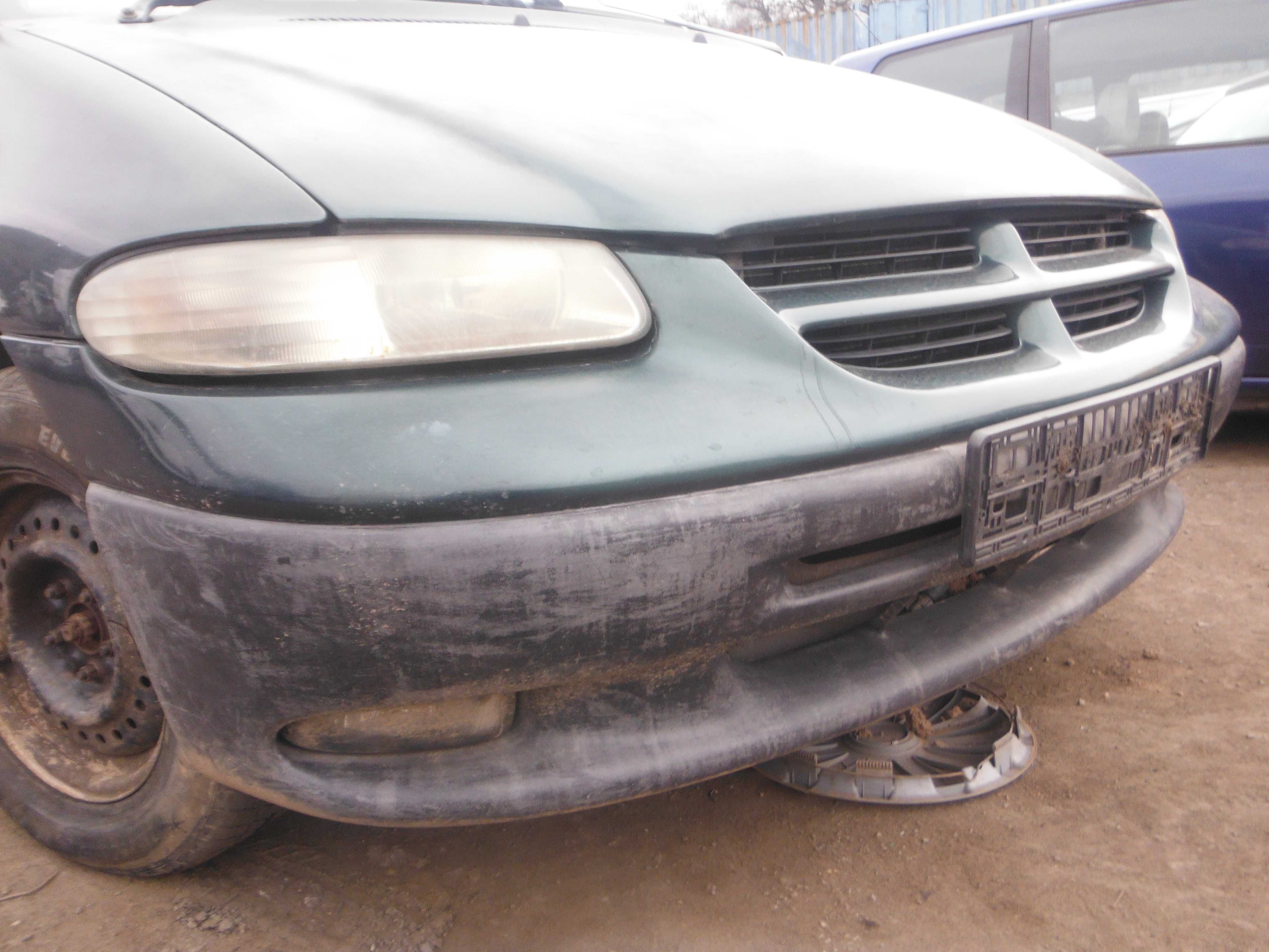 Chrysler Voyager III 2,5 zderzak przedni , części transport FV