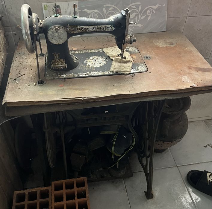 Maquina de costura antiga
