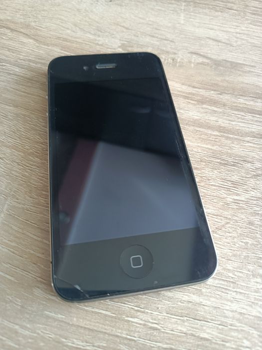 Nokia Lumia 520. iPhone