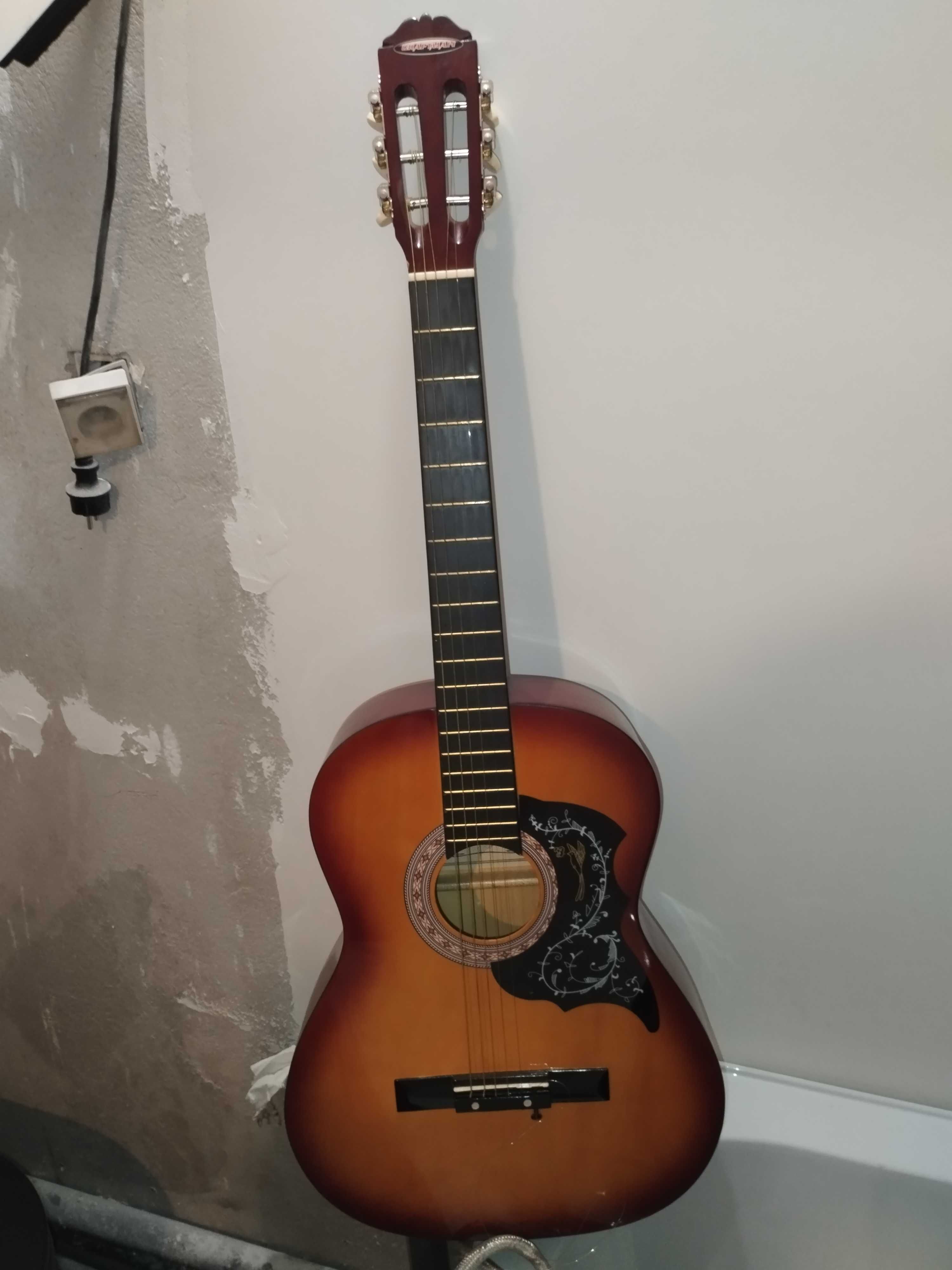 Gitara akustyczna nie używana.