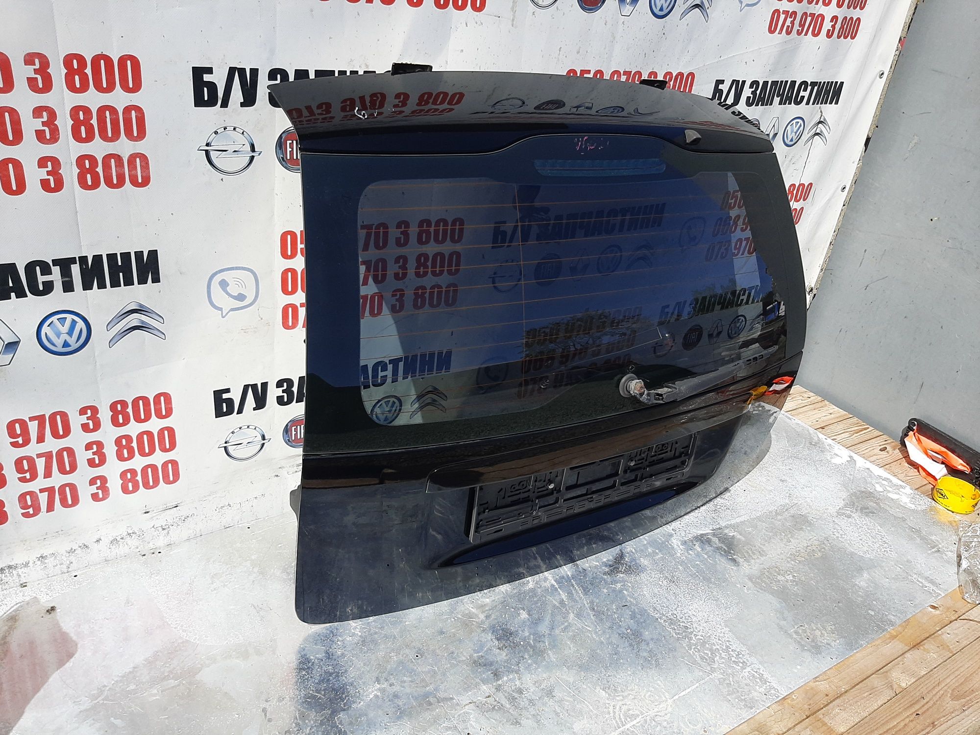 Ляда вольво volvo v50 2005-2010p задня кришка багажника