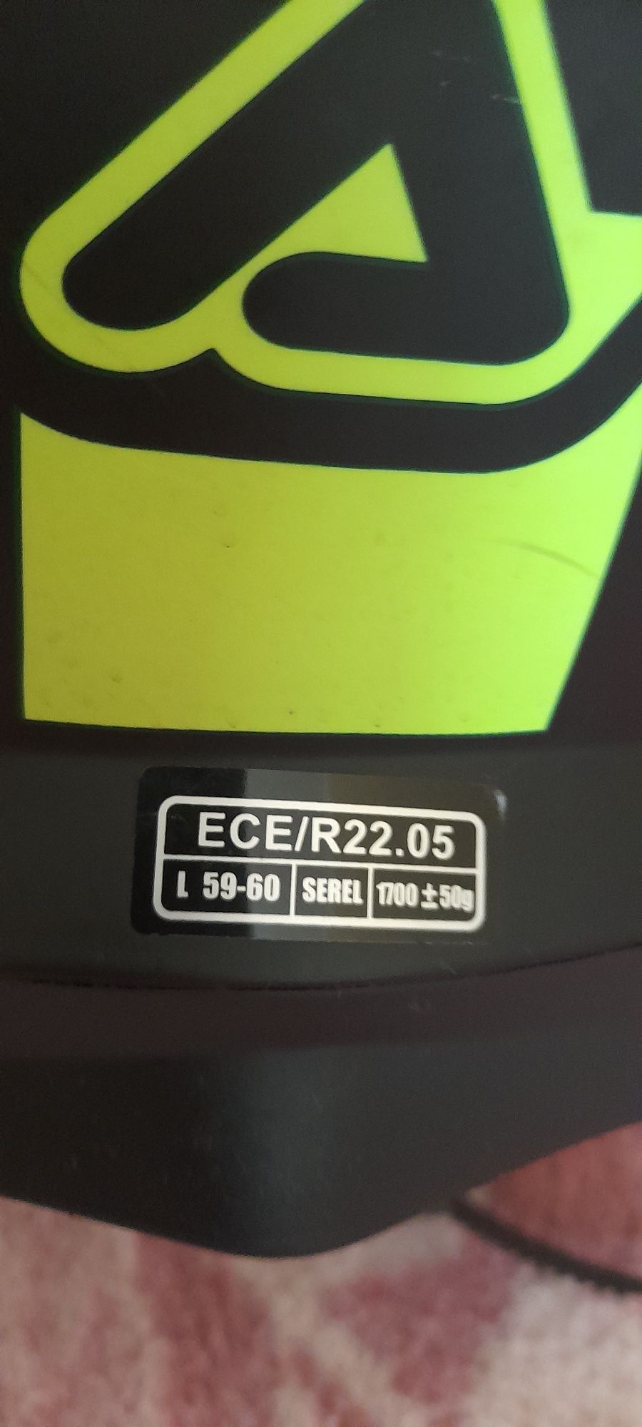 Capacetes 1 AGV, 1 ACERBIS