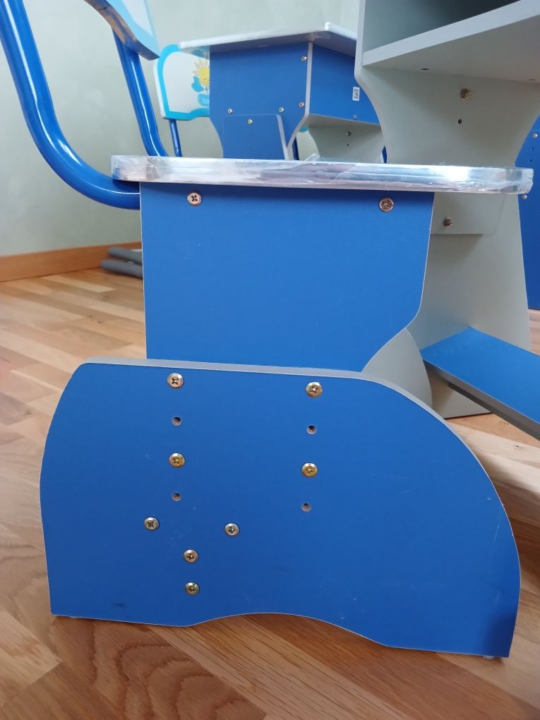 Парта+стул Bambi, Колір синій - зручна кольорова дитяча парта-трансфор
