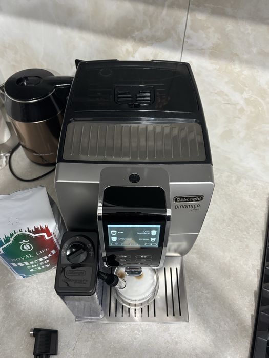 Кавомашина Delonghi dinamica plus