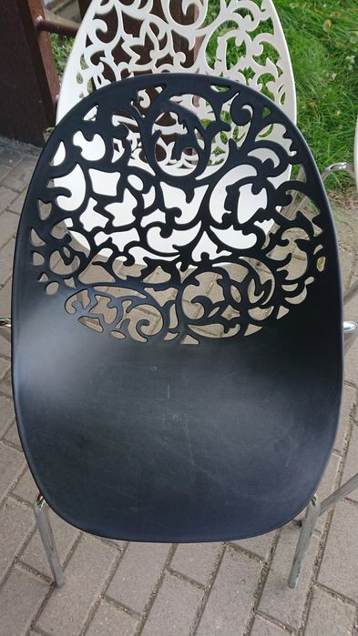 Krzesla ażurowe Mumford do jadalni.cena za zestaw w sklepie to 580 zł.