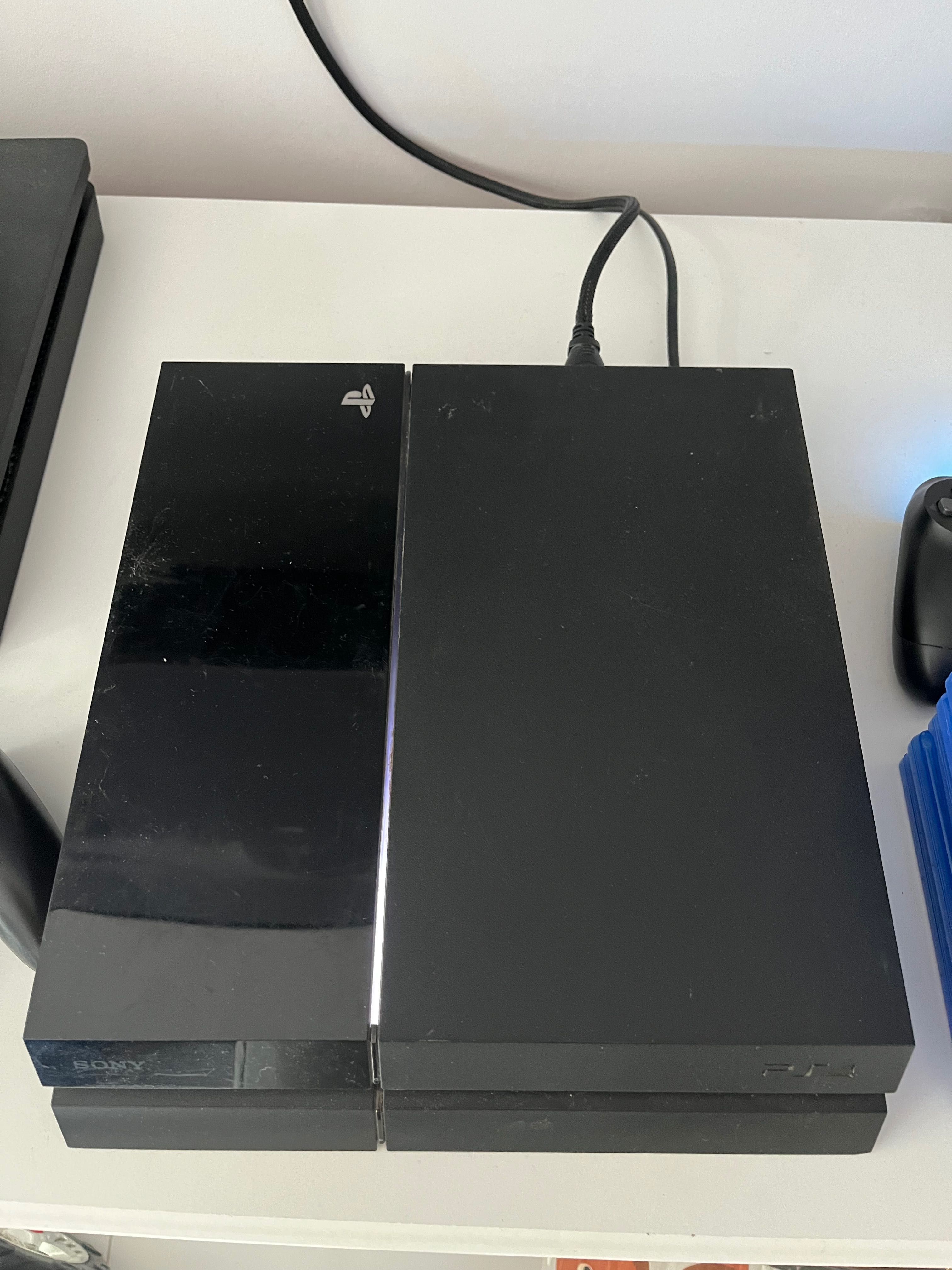 PlayStation 4, 2 Pady, 10 Gier (5, one, FIFA,