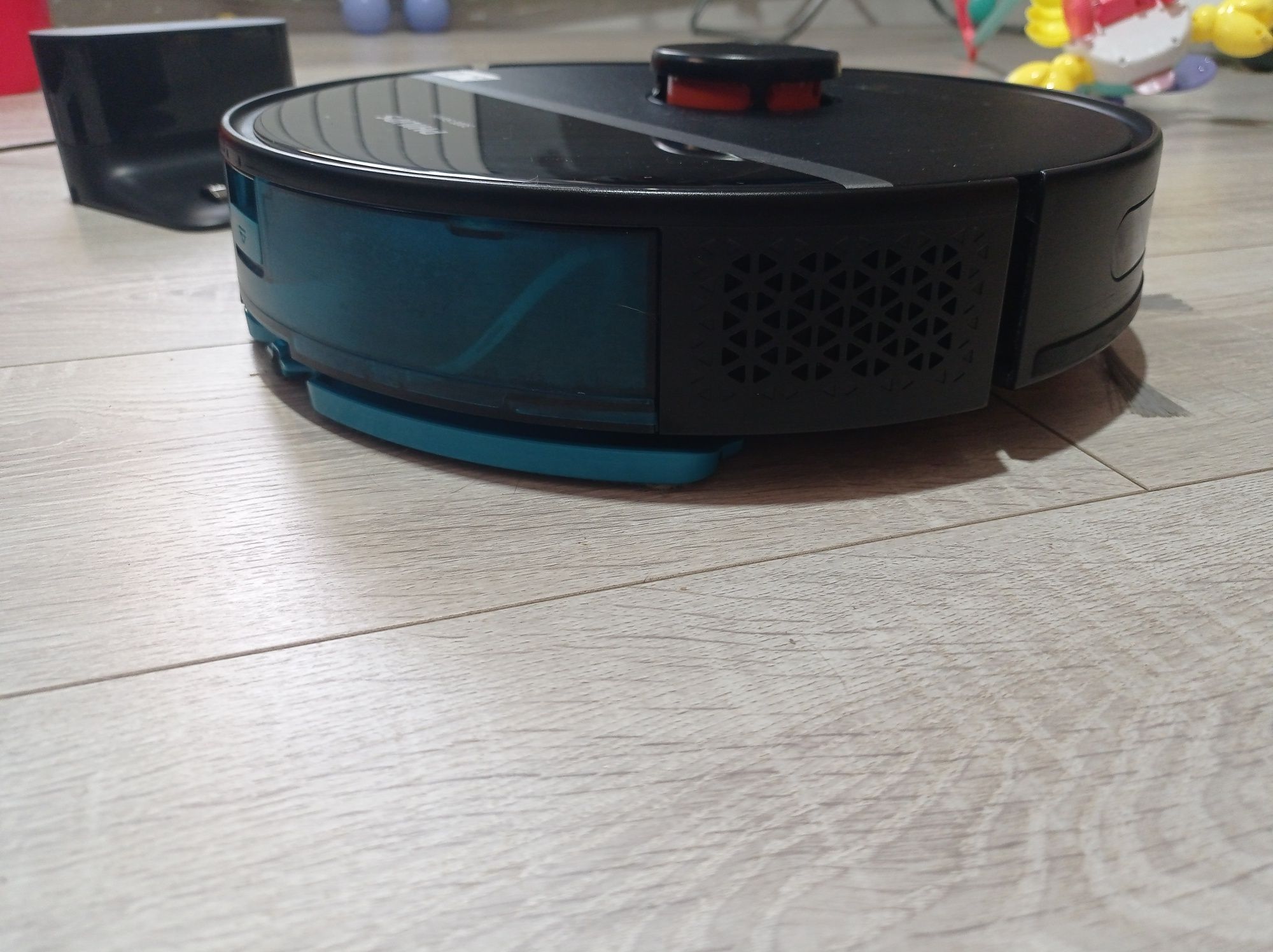 Продам робот-пылесос Philips 3000
