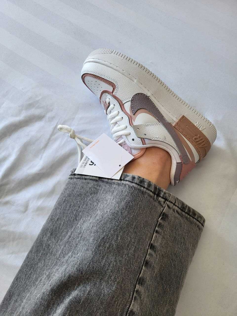 Жіночі кросівки Nike Air Force 1 білий з коричневим 563 НОВИЗНА