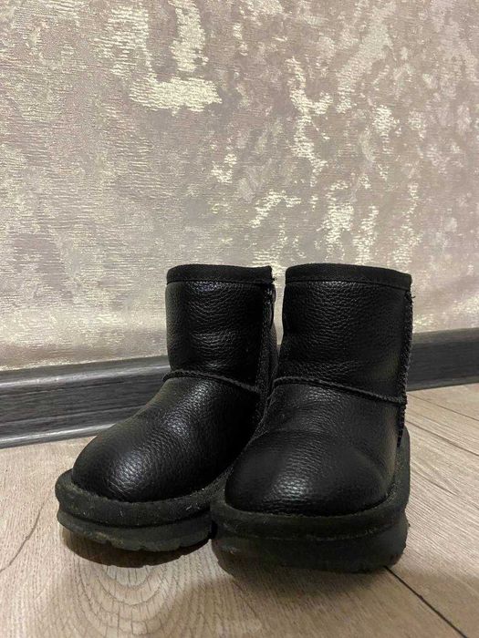 Дитячі класичні чорні угги