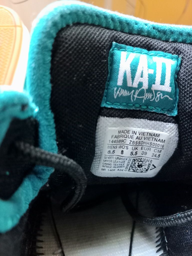 Оригінальні замшеві кросівки Converse