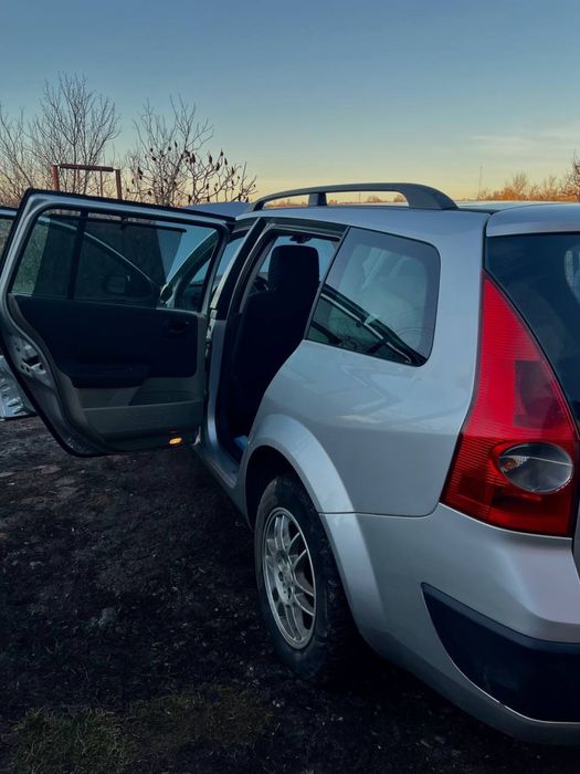 Продам авто в хорошом состояние все росходники заменини Рено Меган 2